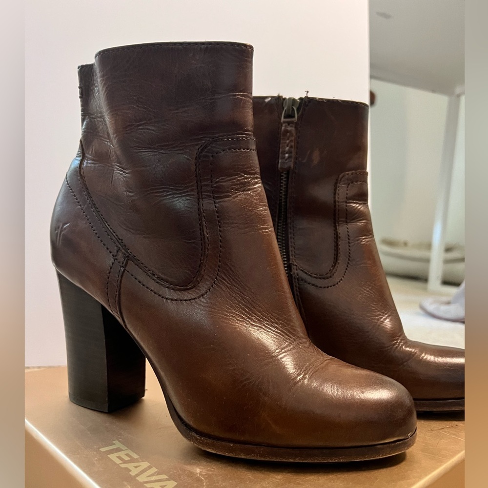 FRYE PARKER SHORT BOOTIES